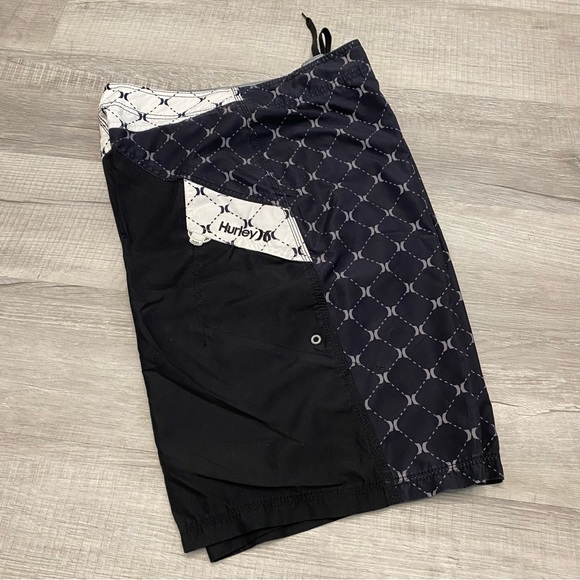 Hurley Trunks / Boardshort - Size 34 - Picture 3 of 5